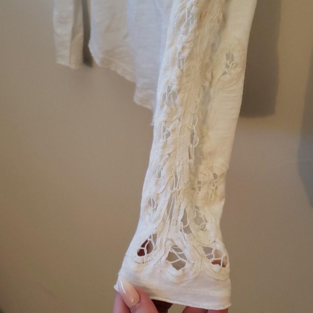 Cute lace Roxy top - Picture 2 of 2